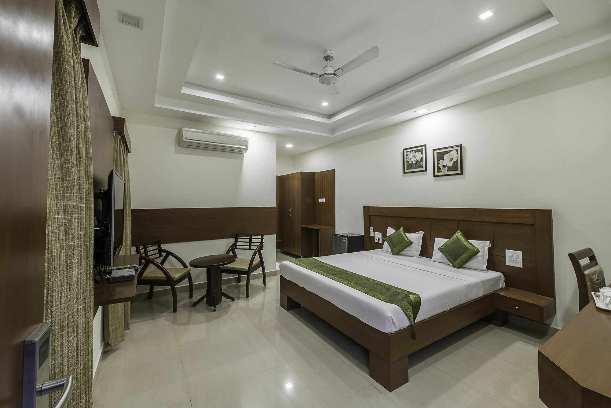 Treebo Trend Hotel Jp Plaza Nampally Hajdarábád Exteriér fotografie