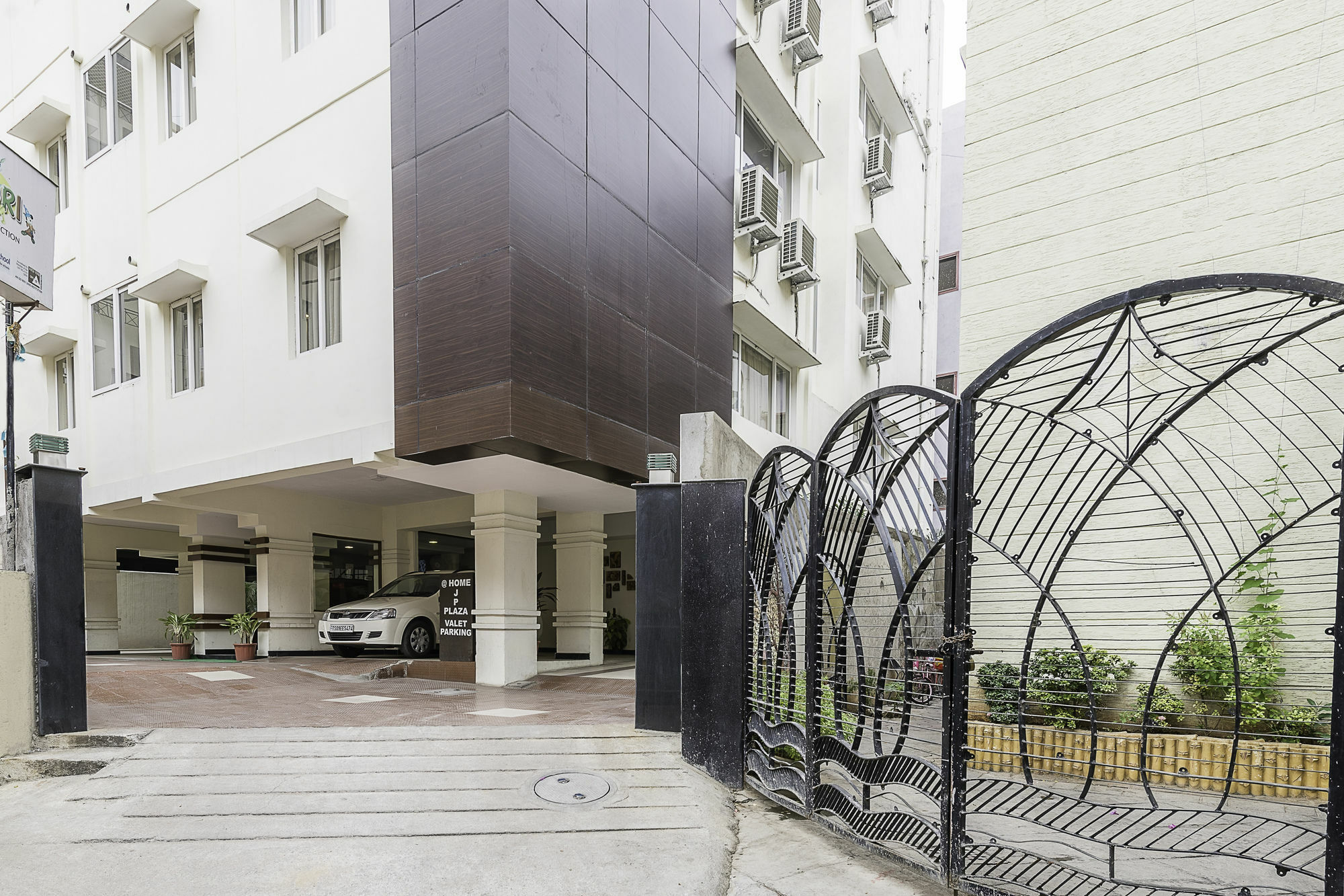 Treebo Trend Hotel Jp Plaza Nampally Hajdarábád Exteriér fotografie