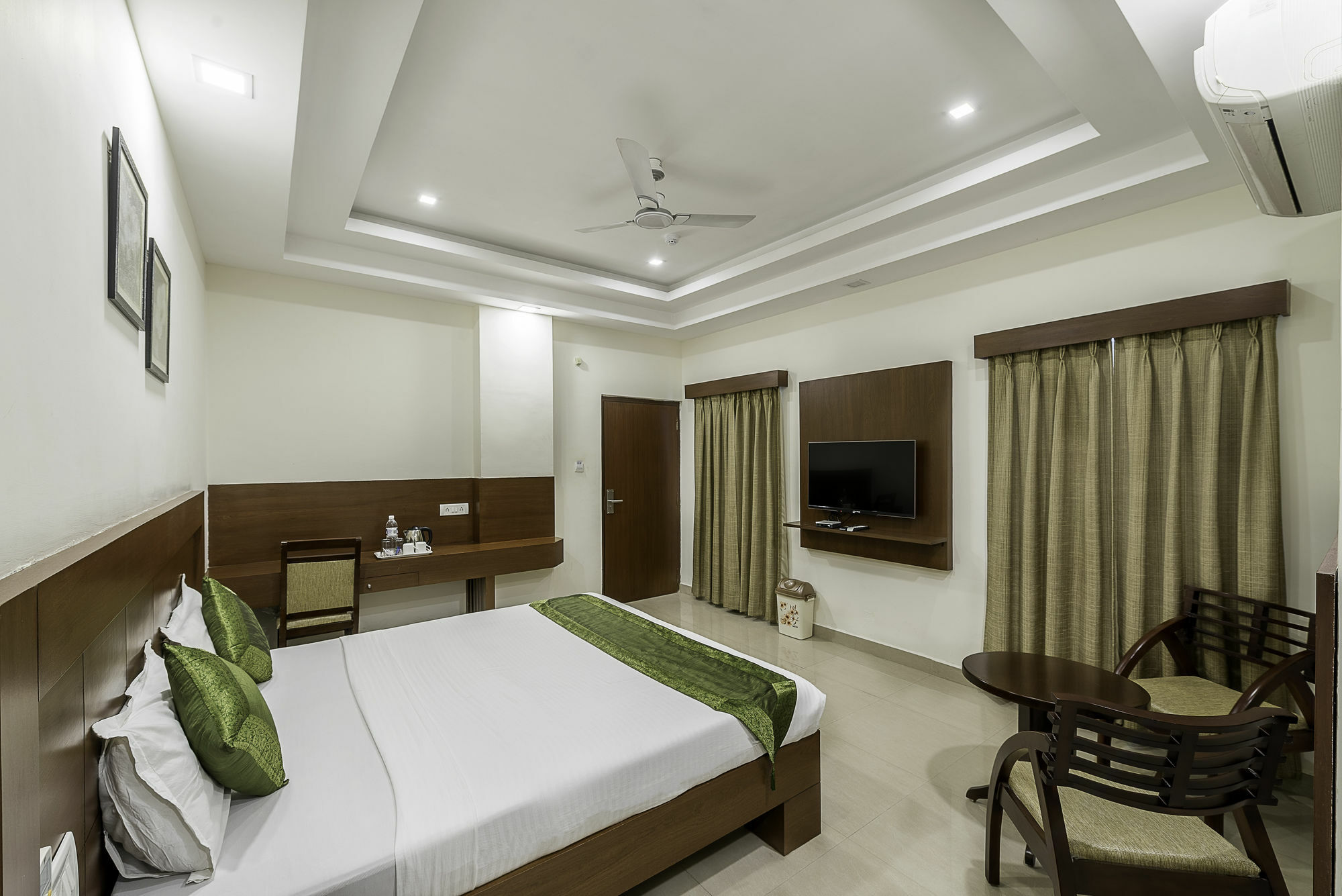 Treebo Trend Hotel Jp Plaza Nampally Hajdarábád Exteriér fotografie