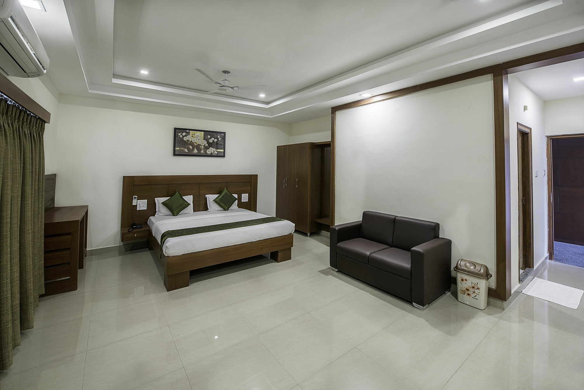 Treebo Trend Hotel Jp Plaza Nampally Hajdarábád Exteriér fotografie