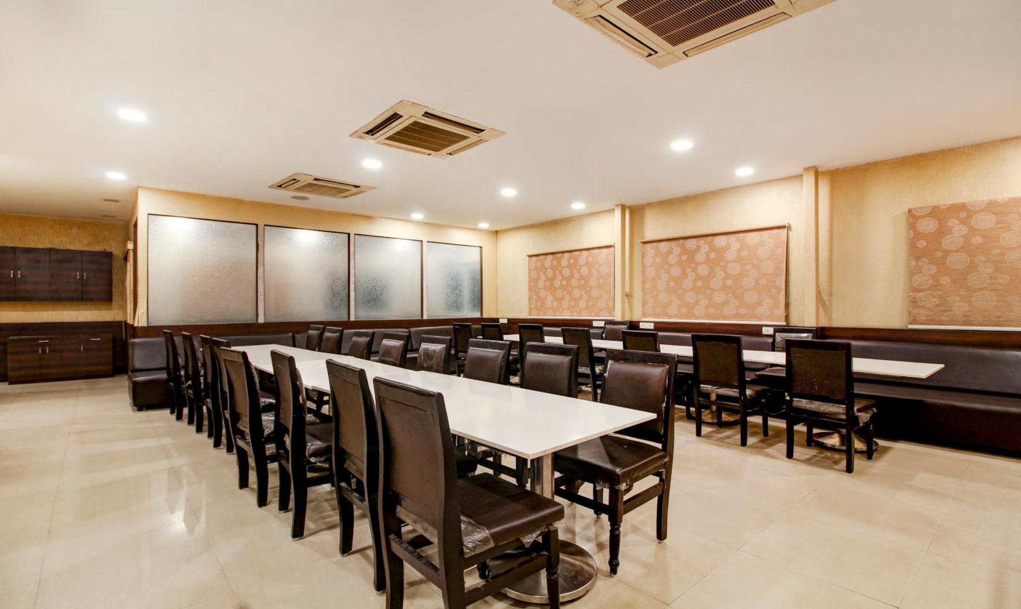 Treebo Trend Hotel Jp Plaza Nampally Hajdarábád Exteriér fotografie